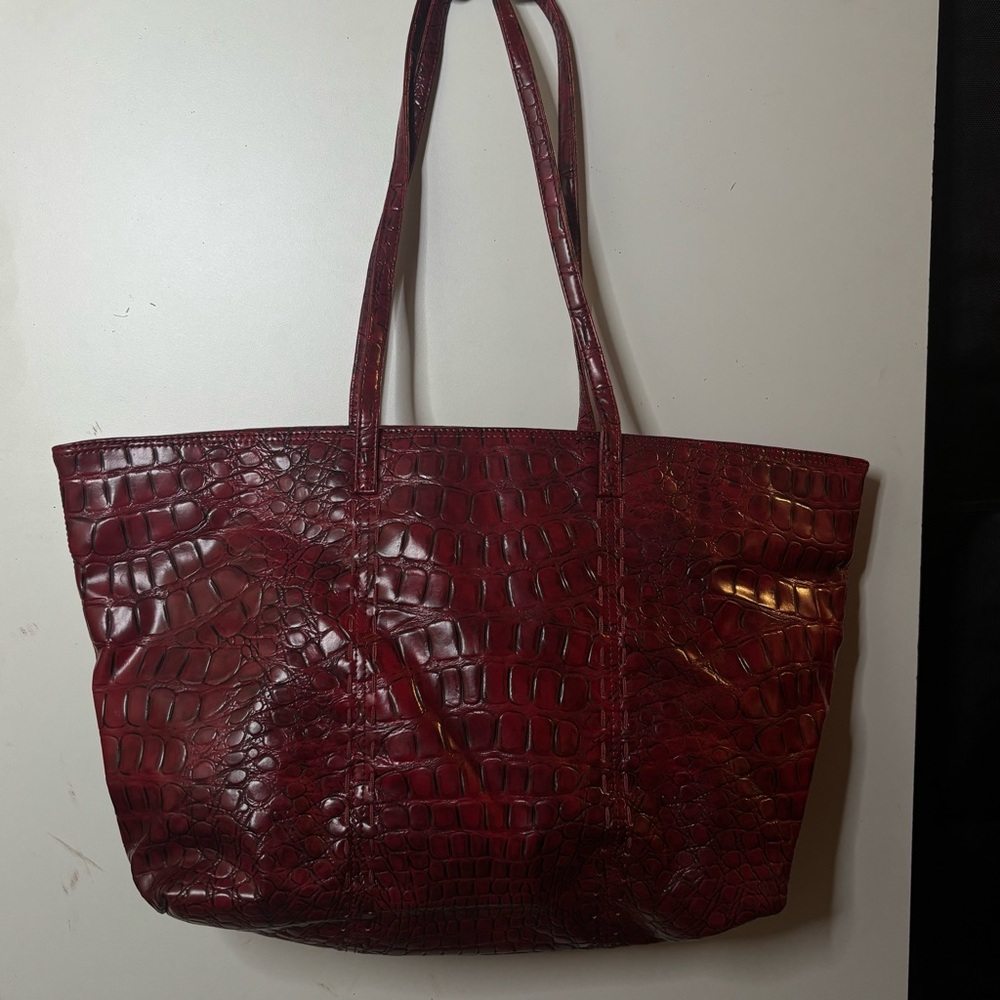 Chic Burgundy Crocodile-Embossed Tote Bag